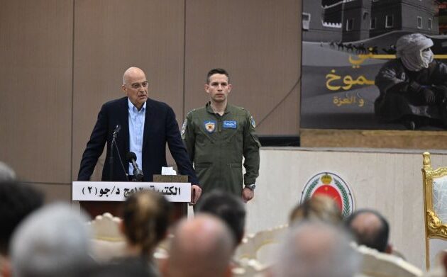 Ο Νίκος Δένδιας επαίνεσε τους Έλληνες στρατιώτες στη Σαουδική Αραβία: «Είμαι υπερήφανος για εσάς»