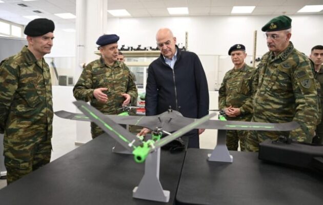 Ο Νίκος Δένδιας στη «μήτρα» των ελληνικών ντρόουν: Μπορούμε να κατασκευάζουμε 4.000 drones τον χρόνο – «Και θα συνεχίσουμε να αναπτυσσόμαστε με γεωμετρική πρόοδο»