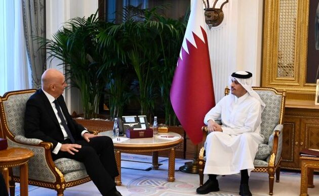 Ο Νίκος Δένδιας στο Κατάρ – Συνάντηση με τον Εμίρη σεΐχη Ταμίμ