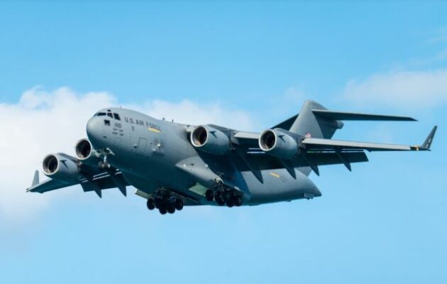 Τιτάνια αερογέφυρα των ΗΠΑ στη Μέση Ανατολή: Ποταμός πολεμοφοδίων εν μέσω της κρίσης στο Ορμούζ