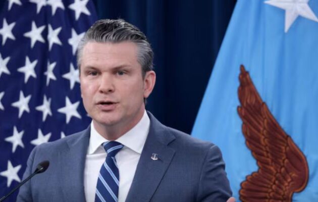 «Επιλέξτε σοφά, σας παρακολουθούμε», προειδοποιεί το Ιράν ο Χέγκσεθ