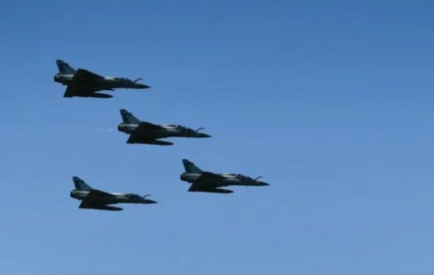 Le Parisien Matin: Η Γαλλία πρότεινε στην Ελλάδα να δώσει τα Mirage 2000 στην Ουκρανία και να πάρει Rafale