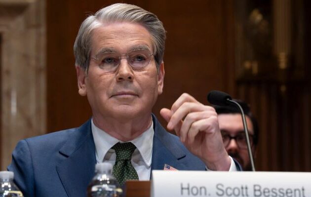 Υπουργός Οικονομικών ΗΠΑ: Αποκλείεται η ανανέωση της εξαίρεσης από τις κυρώσεις για το ιρανικό πετρέλαιο