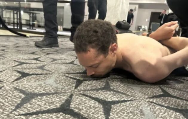 Ένοπλος επιχείρησε να εισβάλει σε δεξίωση στην οποία παρευρισκόταν ο Ντ. Τραμπ – Συνελήφθη