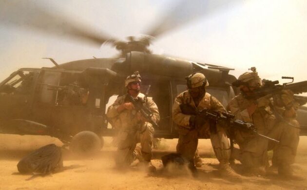 Αμερικανοί κομάντος σε χερσαία επιχείρηση εντός του Ιράν για τη διάσωση του πιλότου