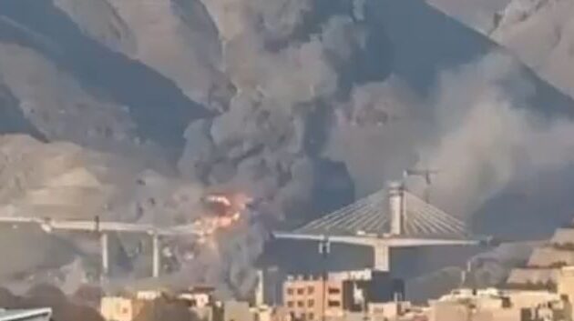 Ο Τραμπ βομβάρδισε τη μεγαλύτερη γέφυρα του Ιράν – «Πολλά περισσότερα θα ακολουθήσουν»