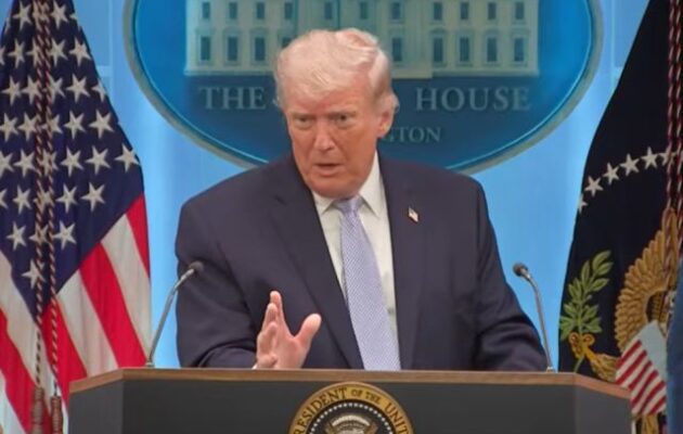 Ο Τραμπ απειλεί με φυλάκιση δημοσιογράφο για διαρροή πληροφοριών σχετικά με δεύτερο καταρριφθέντα πιλότο