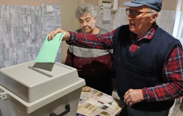 Ουγγαρία-εκλογές: Έκλεισαν οι κάλπες – Ήττα Όρμπαν δείχνουν δυο δημοσκοπήσεις