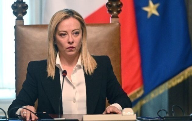 Μελόνι κατά Τραμπ: Απαράδεκτες οι δηλώσεις του για τον πάπα