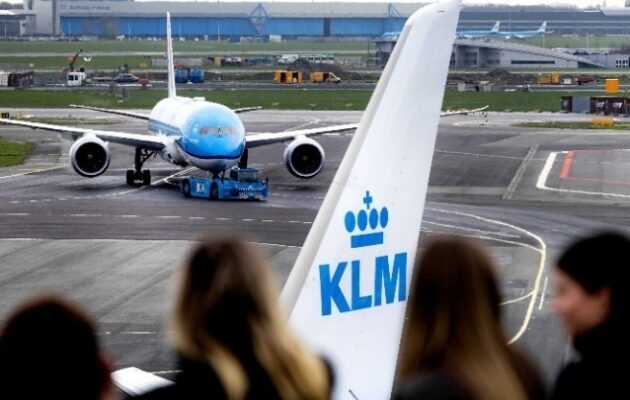 Ολλανδία: Η αεροπορική εταιρεία KLM ακυρώνει 160 πτήσεις τον επόμενο μήνα λόγω της αύξησης του κόστους των καυσίμων
