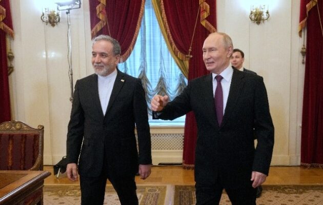 Ιρανός ΥΠΕΞ: Εξετάζουμε το αίτημα του Τραμπ για διαπραγματεύσεις – Συναντήθηκε με τον Πούτιν