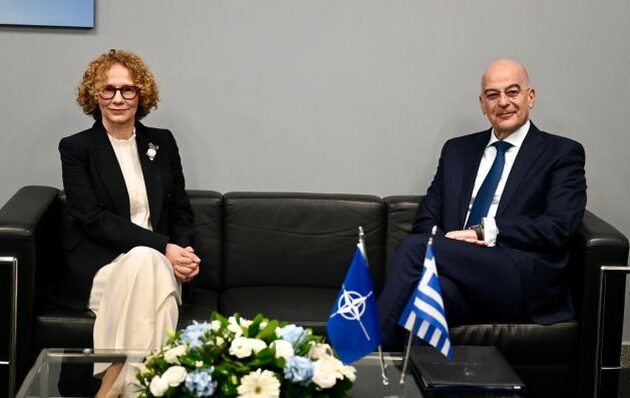 DEFEA 2026: Ο Νίκος Δένδιας με την Ραντμίλα Σεκερίνσκα για τις προκλήσεις ασφαλείας στην ευρύτερη περιοχή