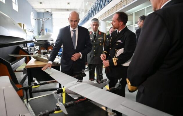 Ο Νίκος Δένδιας είδε τα drone των Πορτογάλων και ενημερώθηκε για το Embraer KC-390