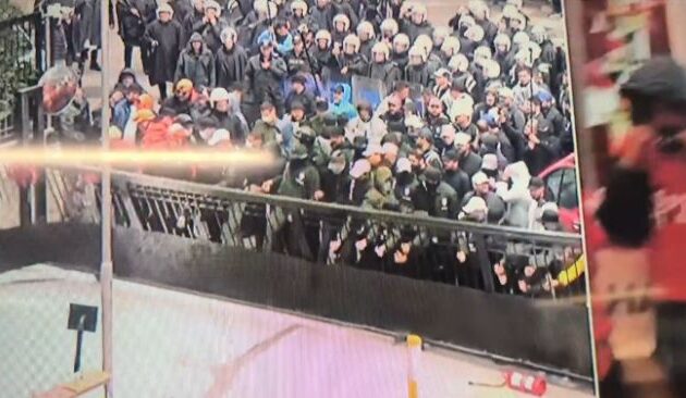 Τουρκία: Έφοδος της Αστυνομίας στα γραφεία του κόμματος της αξιωματικής αντιπολίτευσης χρήση δακρυγόνων και πλαστικών σφαιρών