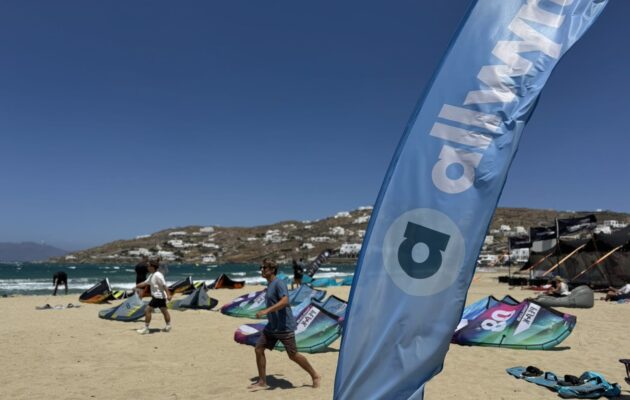 Kitesurf, θέαμα και summer vibes στη Μύκονο