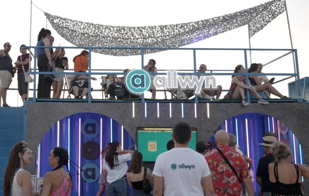 Οι fans των Gorillaz αποκαλύπτουν στην Allwyn τα πιο περίεργα περιστατικά από συναυλίες (vid.) – Πώς έζησαν ένα μοναδικό οπτικοακουστικό ταξίδι χιλιάδες μουσικόφιλοι στο Release Athens Festival