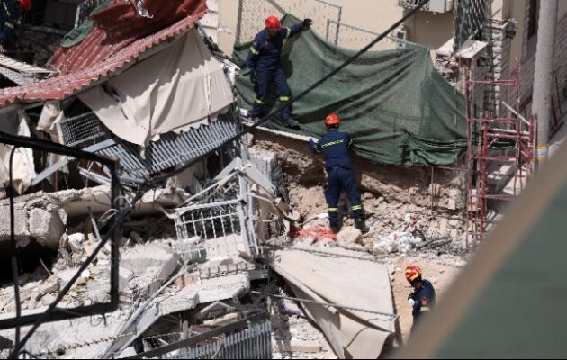 Πετράλωνα: Κατέρρευσε  τετραώροφη πολυκατοικία – Συλλήψεις, έρευνες στα συντρίμμια και δραματικές μαρτυρίες