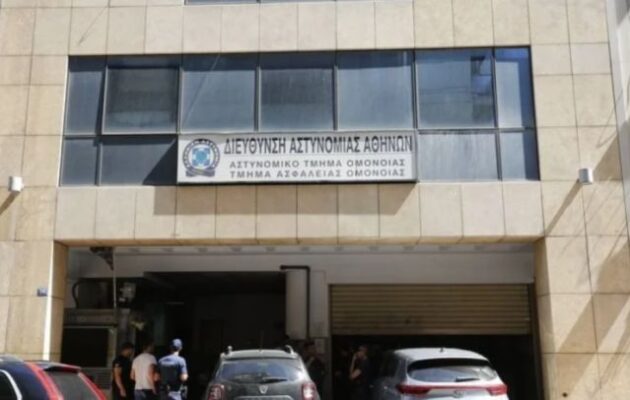 Ποινές-χάδι και ελεύθεροι με αναστολή οι δύο αστυνομικοί για τον βιασμό της 19χρονης στο ΑΤ Ομονοίας