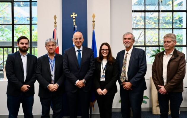 Ο Νίκος Δένδιας με Ελληνοαυστραλούς δημοσιογράφους: «Διαπίστωσα με ιδιαίτερη ικανοποίηση τη δύναμη, τη ζωντάνια και τη δυναμική του Ελληνισμού της Αυστραλίας»