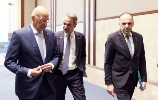 Ο Νίκος Δένδιας συνόδευσε τον Κυριάκο Μητσοτάκη στη Σύνοδο του ΝΑΤΟ