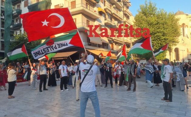 Στη Θεσσαλονίκη με ΤΟΥΡΚΙΚΗ σημαία παρέλασαν οι «αλληλέγγυοι σανδαλάκηδες»
