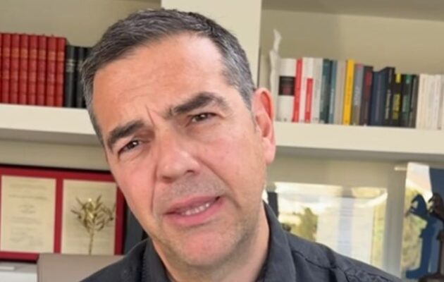 Ο Αλέξης Τσίπρας απαντά πώς θα διασώσει την παιδεία μας και τα παιδιά μας από τον εφιάλτη της επταετίας Μητσοτάκη με μισθούς πείνας στους εκπαιδευτικούς και τους μαθητές σε κατάθλιψη