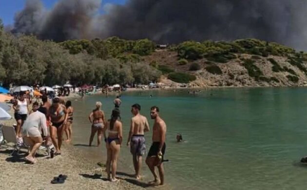 Σαλαμίνα: Δύο νεκροί από τις ταυτόχρονες φωτιές σε Περιστέρια και Σελήνια