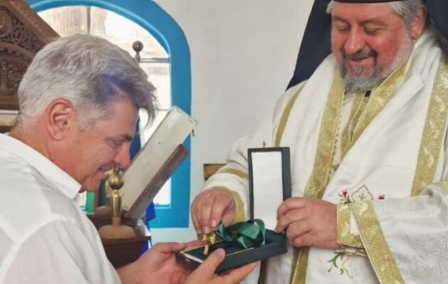 Στον Νικόλα Φαραντούρη ο Μεγαλόσταυρος της Αρχιεπισκοπής Ζάμπιας και Μοζαμβίκης