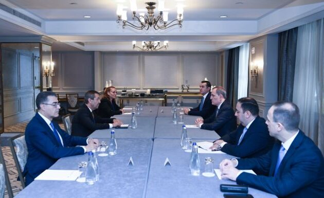 Ο ΥΠΕΞ του Αζερμπαϊτζάν περιχαρής που συναντήθηκε με τον ψευδοΥΠΕΞ του αποσχιστικού ψευδοκράτους στα κατεχόμενα εδάφη της βόρειας Κύπρου