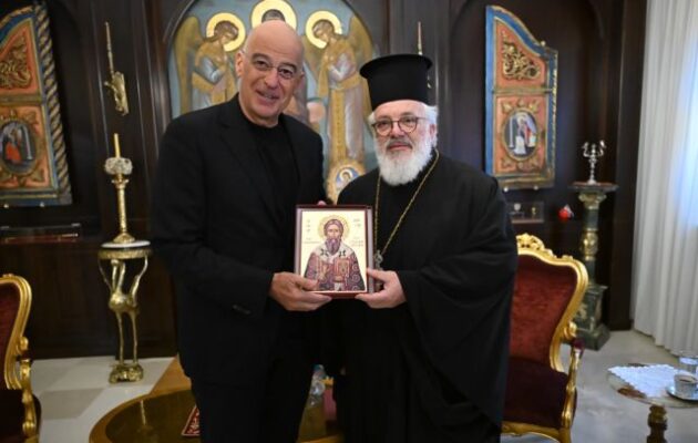 Ο Νίκος Δένδιας με τον Μητροπολίτη Δαμασκηνό στο Διδυμότειχο