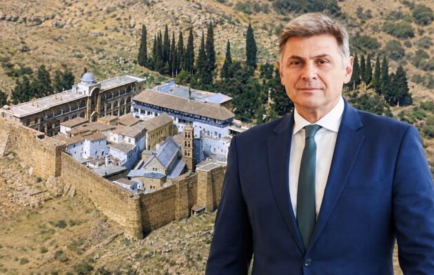 Στη Μονή Σινά ο Νικόλας Φαραντούρης: «Η ελληνική σημαία κυματίζει στη μέση της ερήμου, στην πιο κρίσιμη γεωπολιτικά περιοχή της Μέσης Ανατολής»