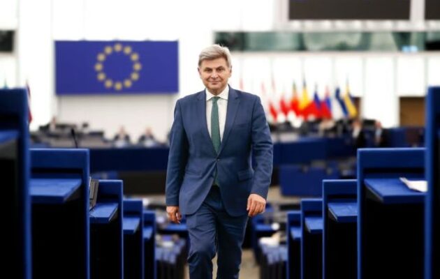 Οι Τούρκοι ψαρεύουν ΠΑΡΑΝΟΜΑ σε ελληνικά θαλάσσια πάρκα – Ερώτηση Φαραντούρη στην Κομισιόν
