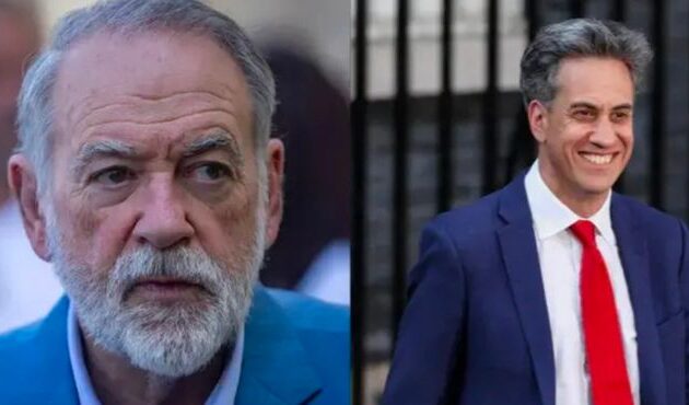 Μάικ Χάκαμπι: «Οι Βρετανοί έχουν χάσει το μυαλό τους» – 22.500 τόνοι ιατρικών προμηθειών έχουν εισέλθει στη Λωρίδα της Γάζας