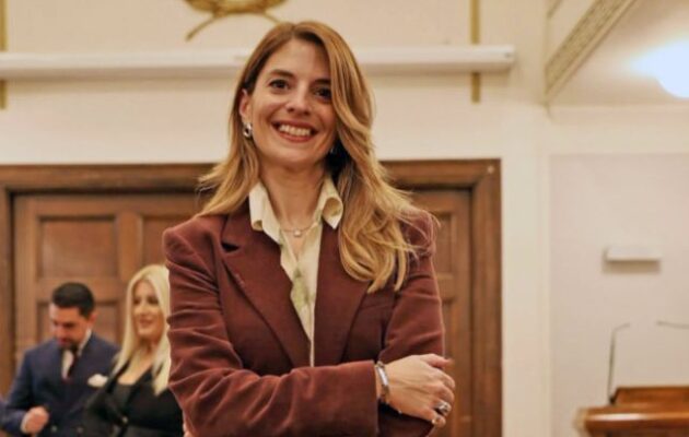 Η Άννα Παπαδοπούλου (ΕΛ.Α.Σ.) ράπισε την «Αντουανέττα» της ΝΔ βουλευτή Κουλκουδίνα – Τον έβαλε στη θέση του!