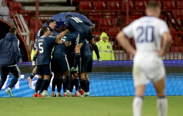 Η Ελλάδα «άλωσε» το Βελιγράδι στο 90’+5′,  2-1 τη Σερβία