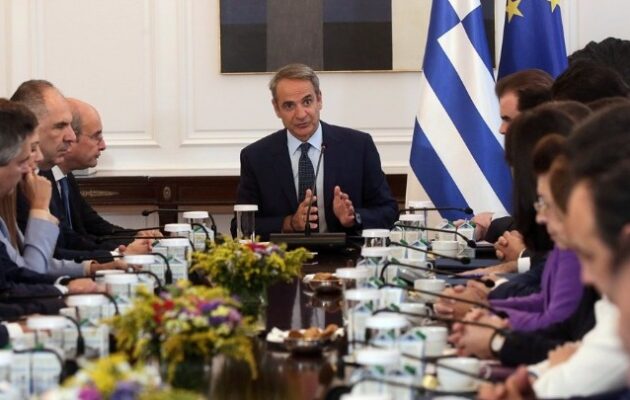 Κατακραυγή από την αντιπολίτευση για τα ψευτο-μέτρα Μητσοτάκη