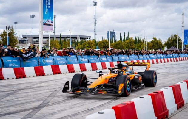 Από τη θέση του οδηγού ενός μονοθεσίου της McLaren Racing –  Τι θα έκαναν οι θεατές του Allwyn | McLaren Racing Live in Athens αν είχαν τα κλειδιά του;