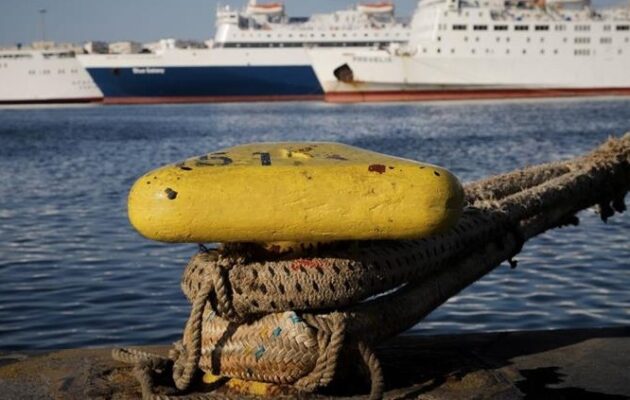 Τραγωδία στο λιμάνι του Πειραιά: Αυτοκίνητο έπεσε στη θάλασσα – Ένας νεκρός και δυο εγκλωβισμένοι