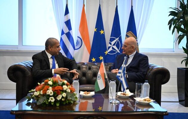 Ο Νίκος Δένδιας συζήτησε με τον πρεσβευτή της Ινδίας Ράβι Σανκάρ για τις προκλήσεις ασφαλείας στην ευρύτερη περιοχή