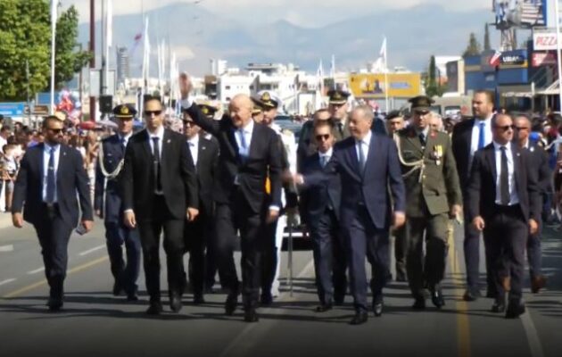 Ο Νίκος Δένδιας αποθεώθηκε στη Λευκωσία – Οι πολίτες φώναζαν «Δένδιας-Δένδιας»