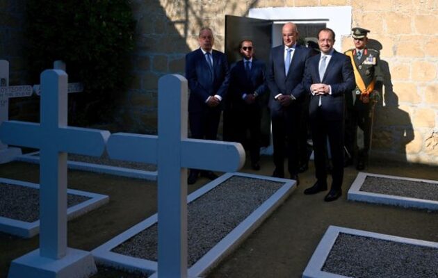 Ο Νίκος Δένδιας με τον Πρόεδρο Χριστοδουλίδη στα «Φυλακισμένα Μνήματα»