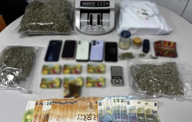 Διακινούσαν κάνναβη με ταχυδρομικά δέματα – Συνελήφθησαν δύο άνδρες, 18 και 24 ετών και μία 21χρονη γυναίκα