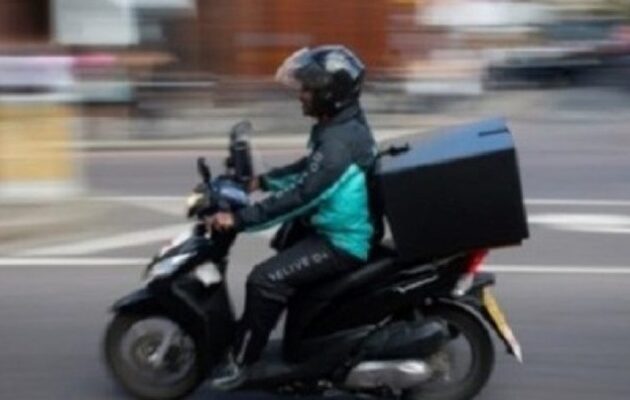Courier: Τέλος οι πληρωμές με μετρητά – Υποχρεωτικές ηλεκτρονικές πληρωμές